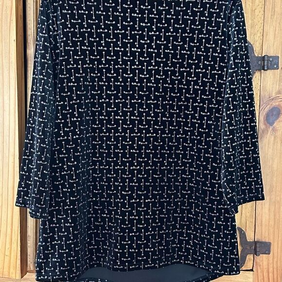 ***** 5 for $25 Notations Woman Black Velvet Top with Silver - Picture 3 of 8